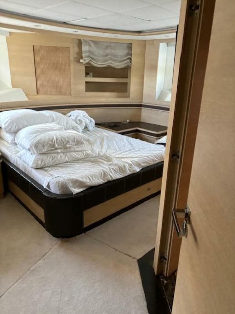 2009 Astondoa 95 Glx — photo 33