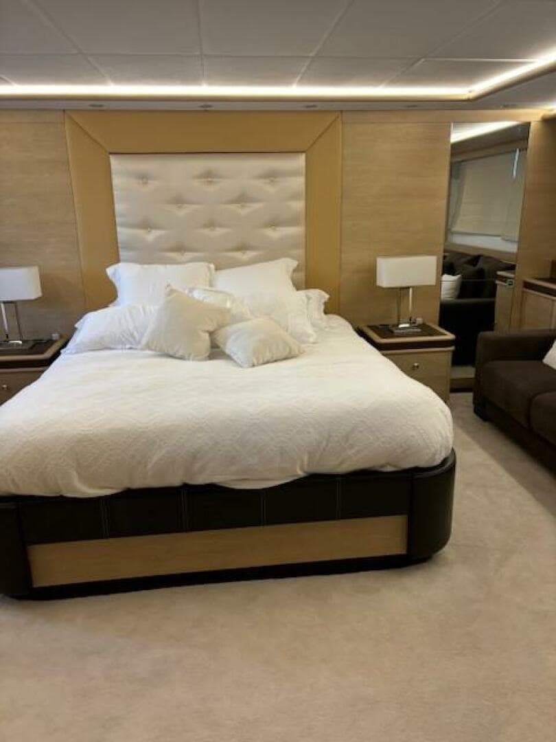 2009 Astondoa 95 Glx — photo 26