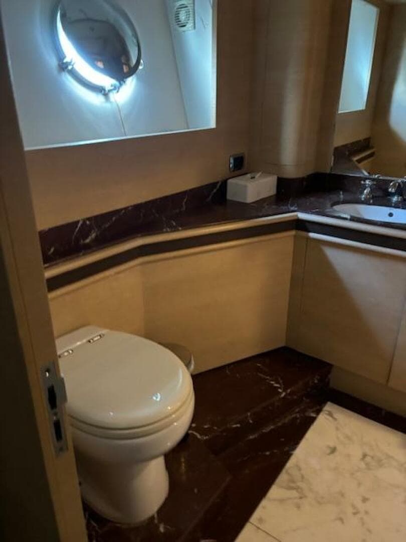 2009 Astondoa 95 Glx — photo 38