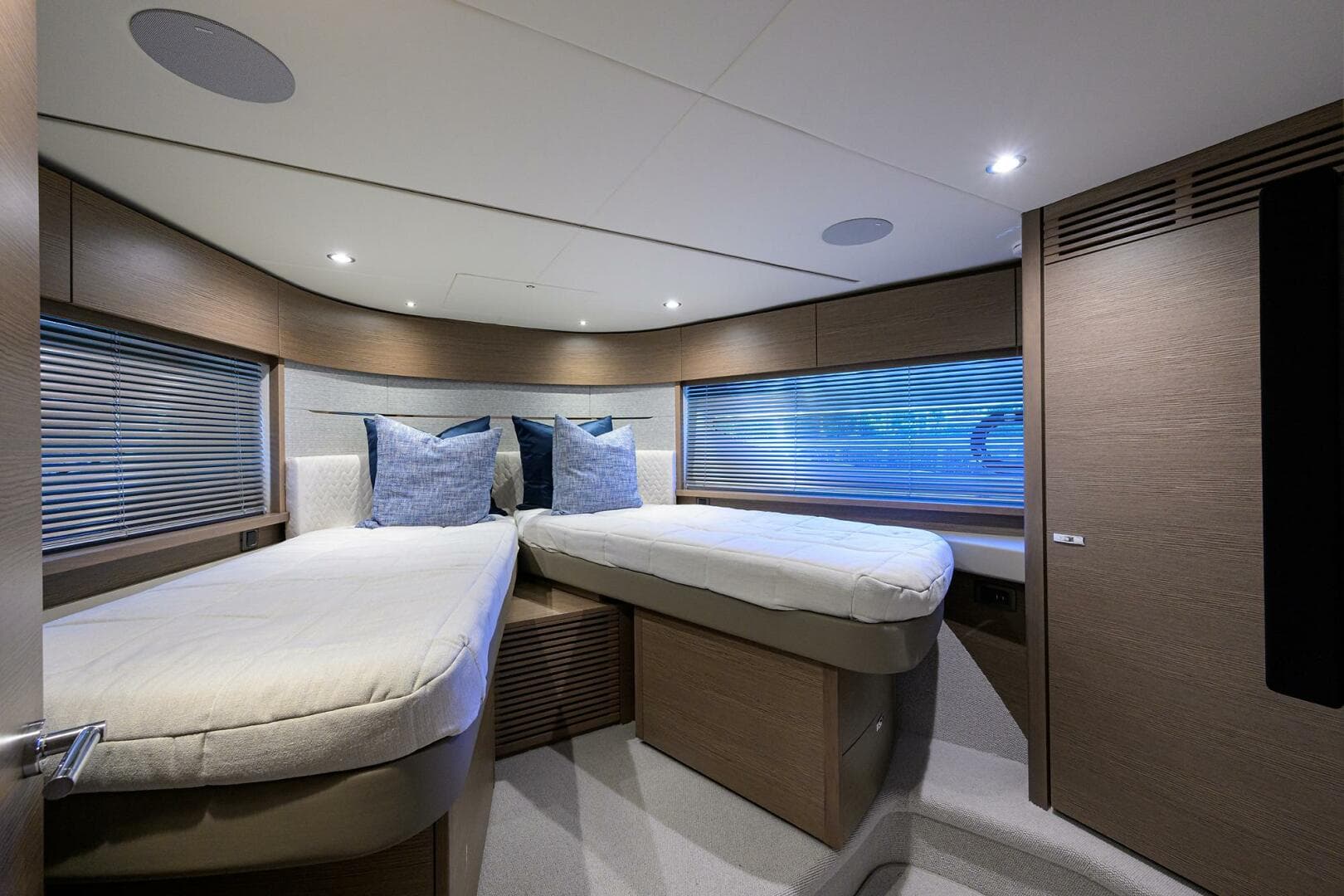 2025 Princess V55 — photo 35