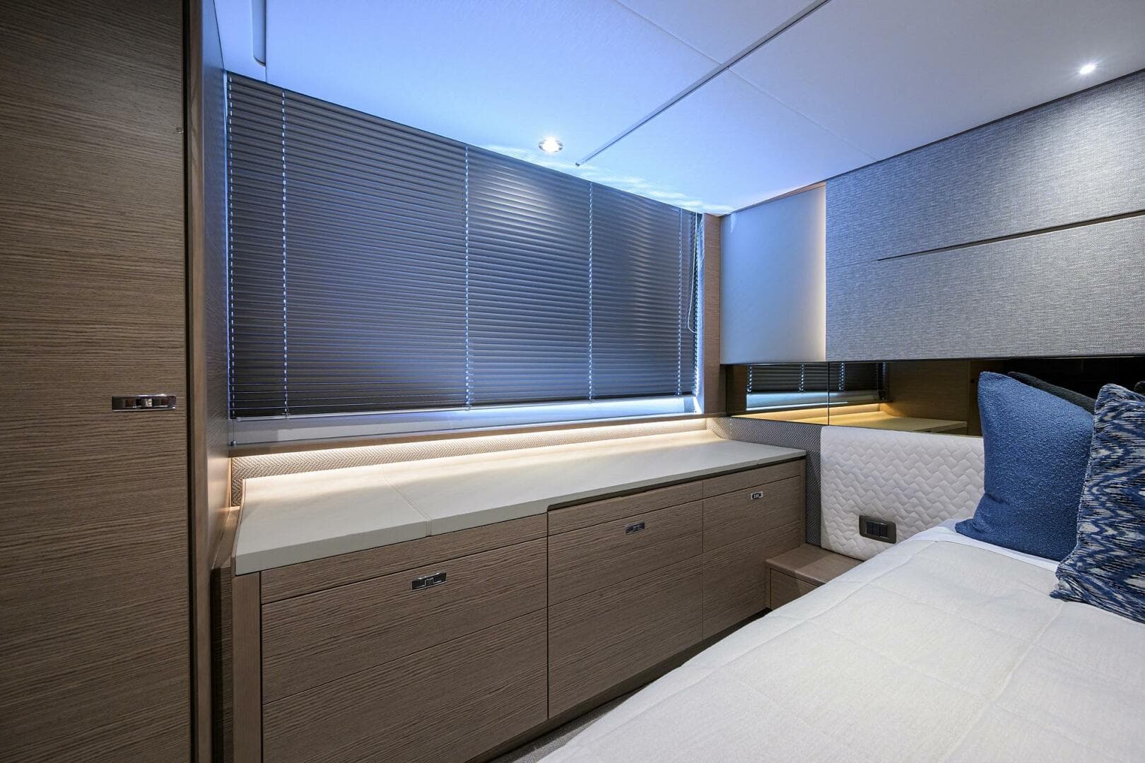 2025 Princess V55 — photo 29