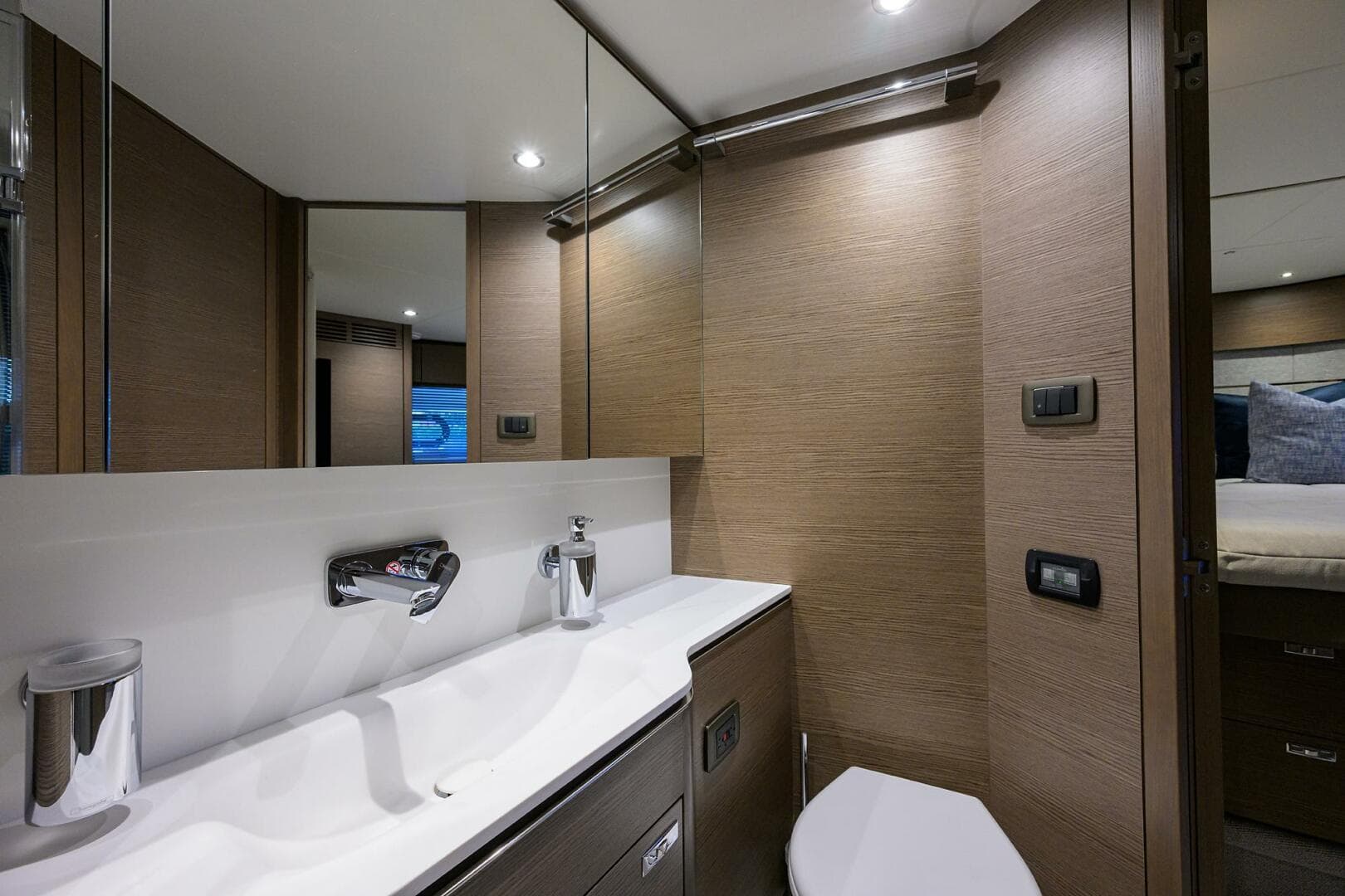 2025 Princess V55 — photo 38