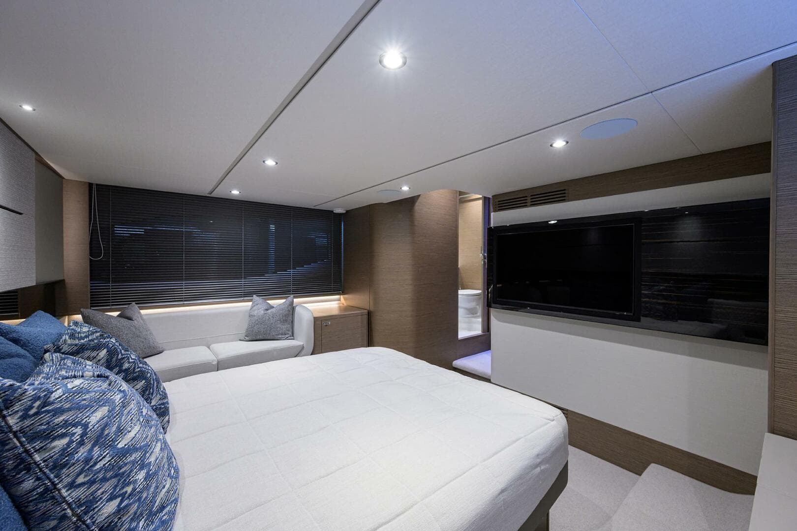 2025 Princess V55 — photo 27