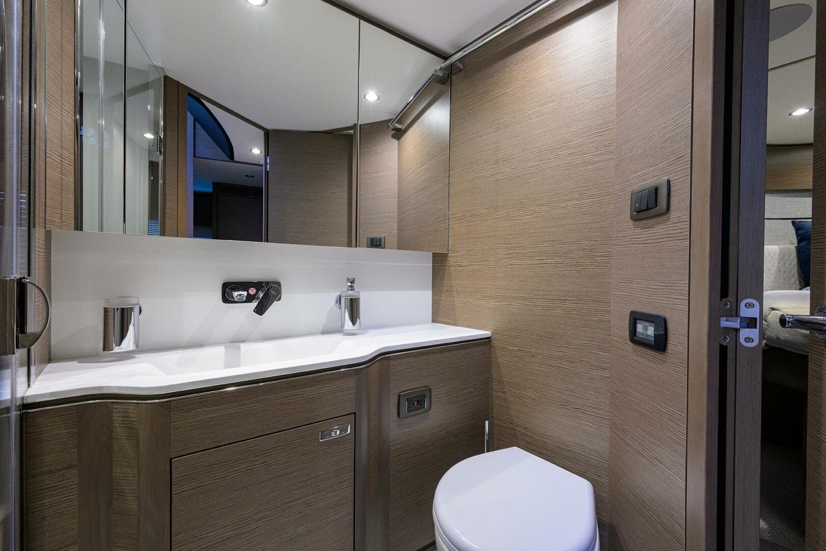 2025 Princess V55 — photo 39