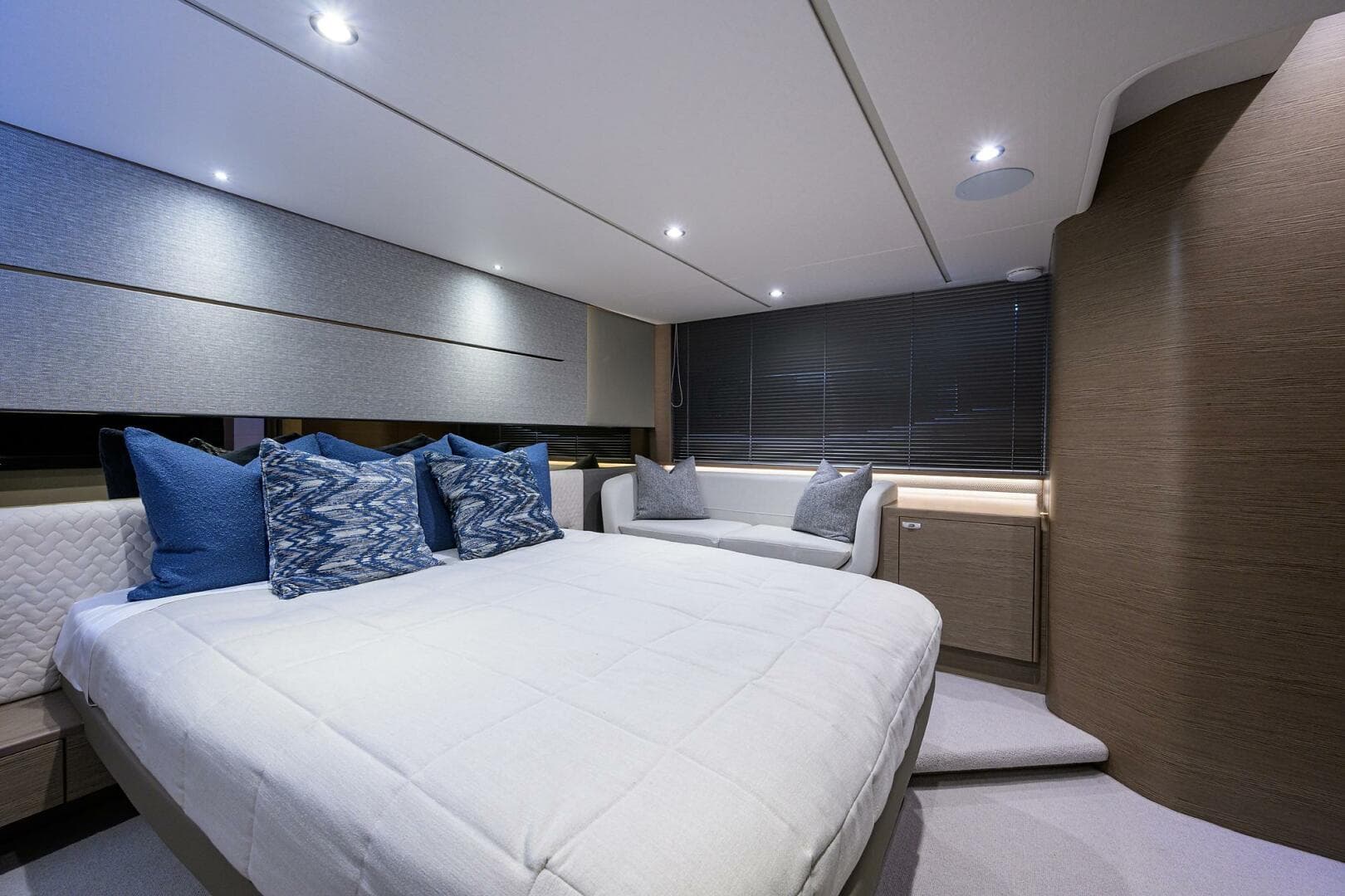 2025 Princess V55 — photo 26