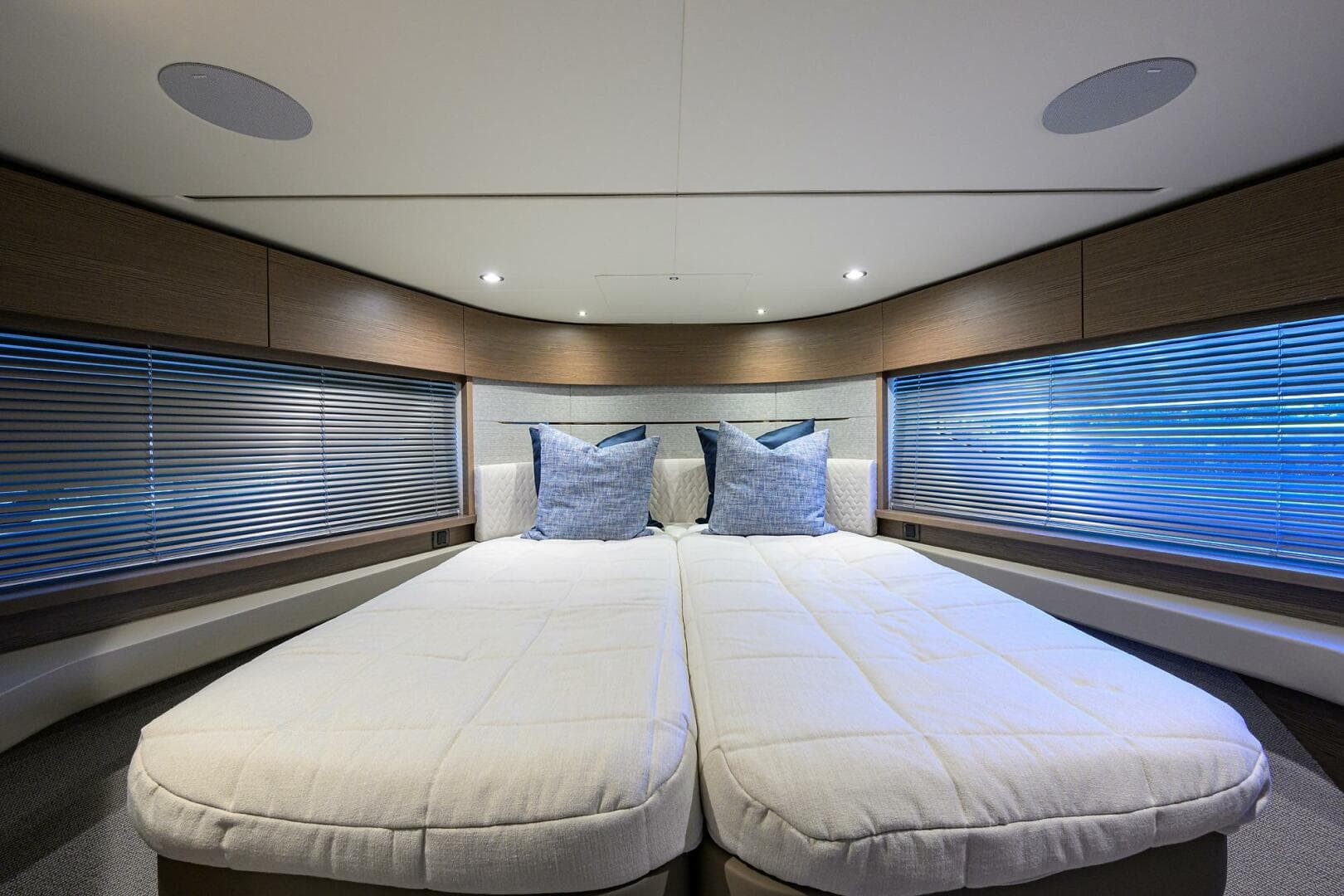 2025 Princess V55 — photo 37