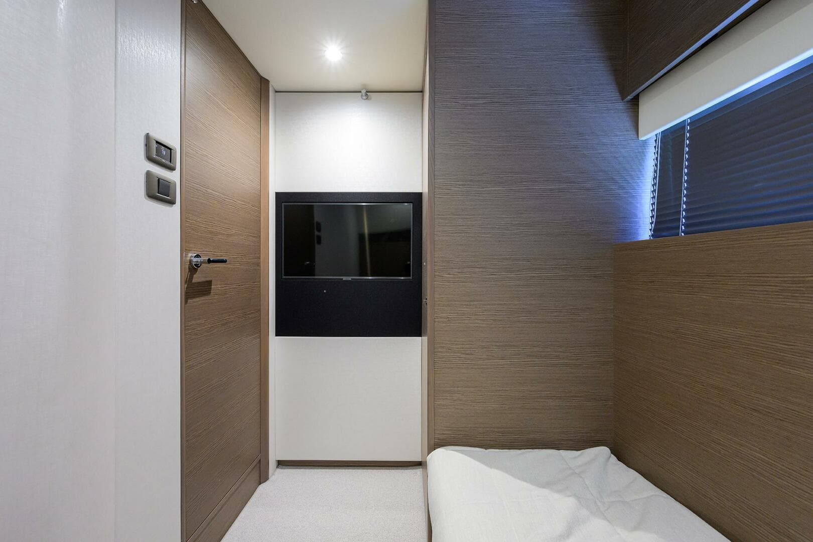 2025 Princess V55 — photo 41