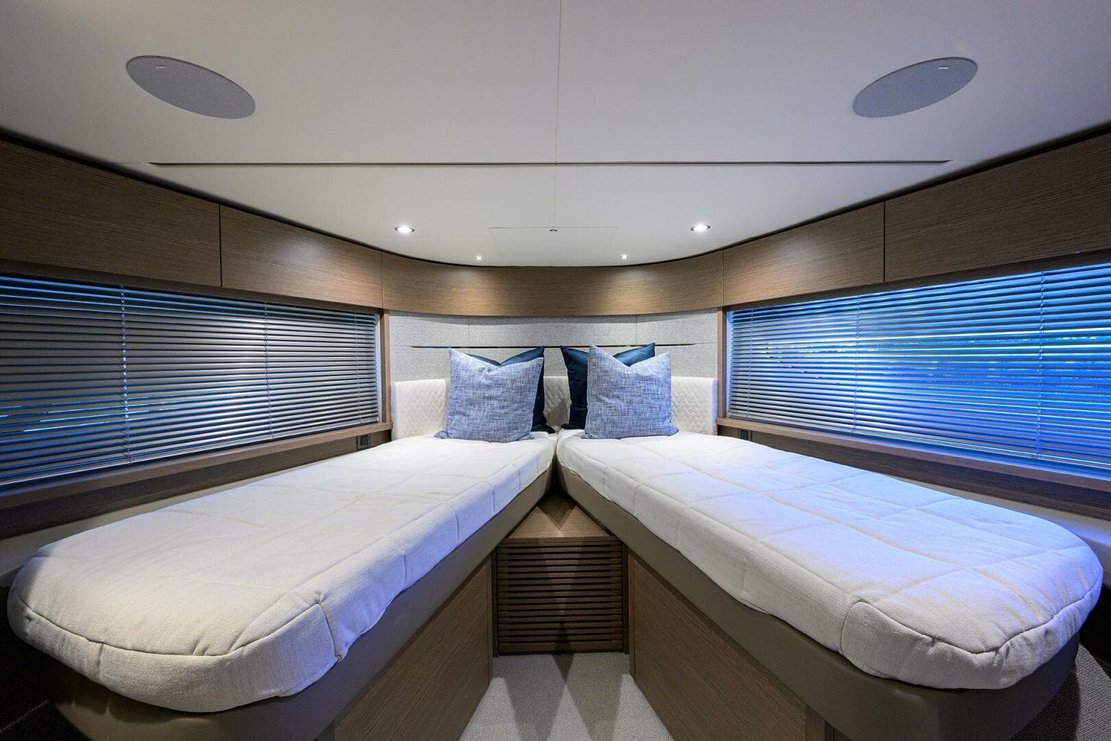 2025 Princess V55 — photo 36