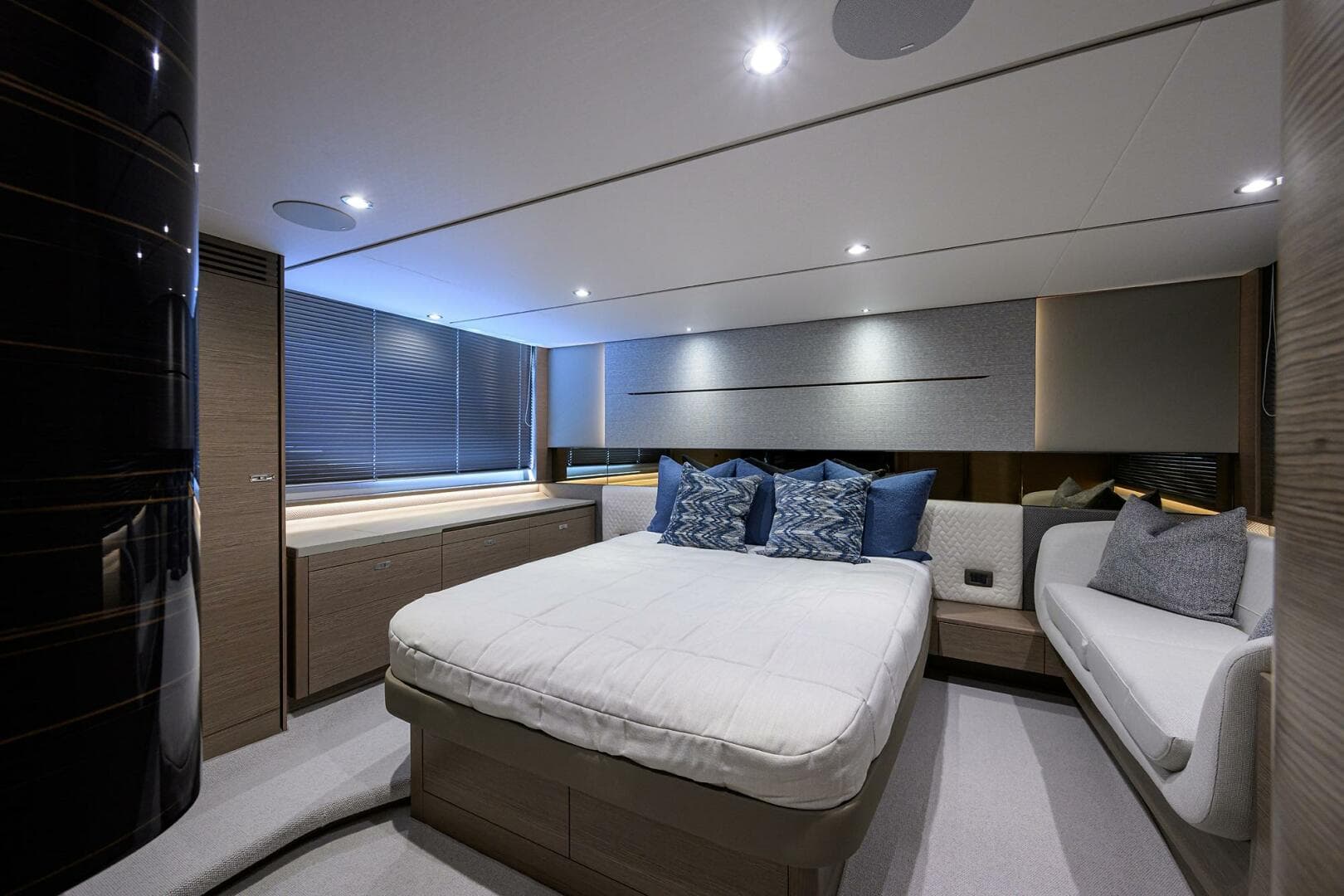 2025 Princess V55 — photo 23