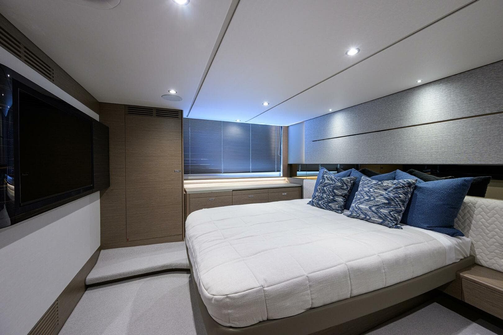 2025 Princess V55 — photo 24