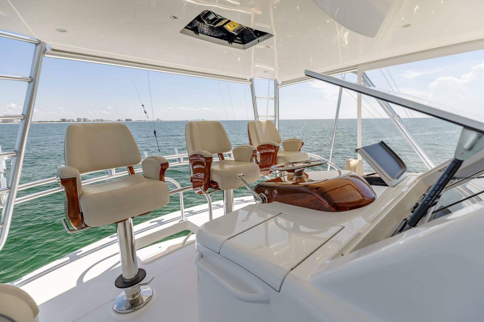 2018 Viking 62 Convertible — photo 28