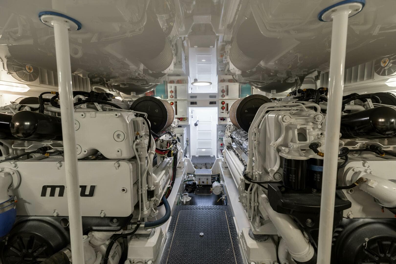 2018 Viking 62 Convertible — photo 41