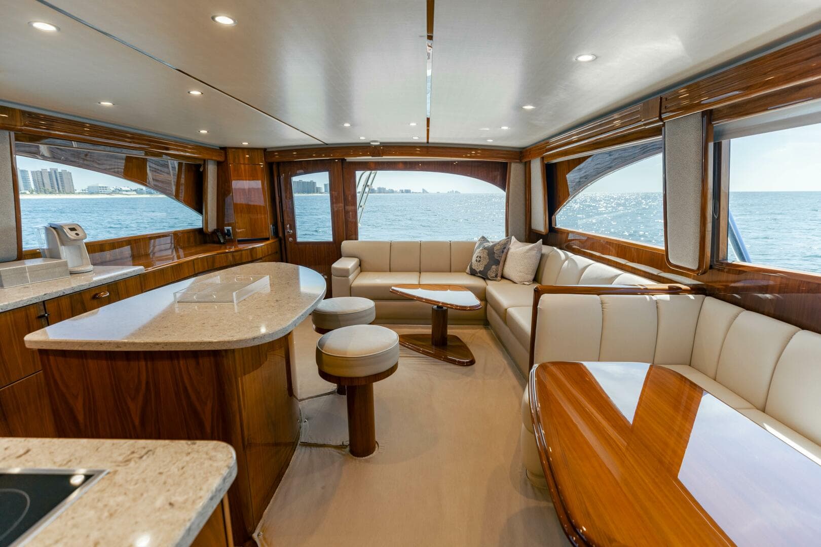 2018 Viking 62 Convertible — photo 4