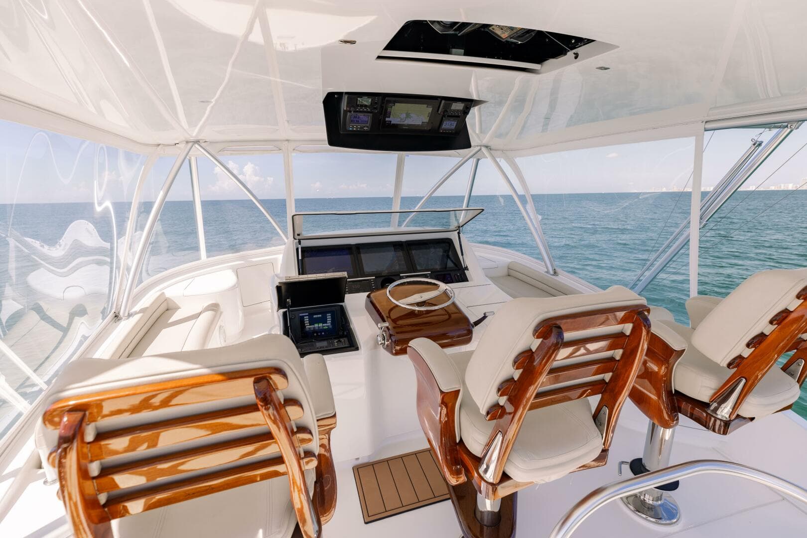 2018 Viking 62 Convertible — photo 29