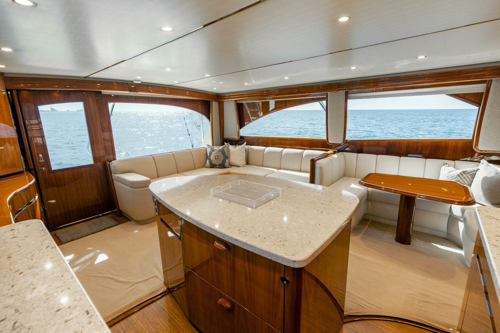 2018 Viking 62 Convertible — photo 7