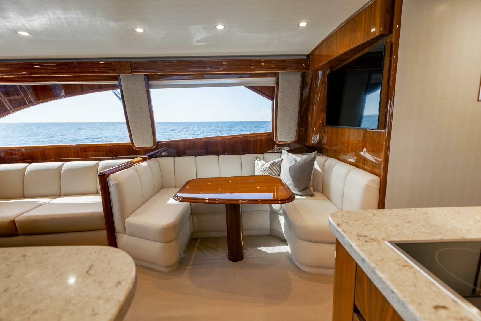 2018 Viking 62 Convertible — photo 11