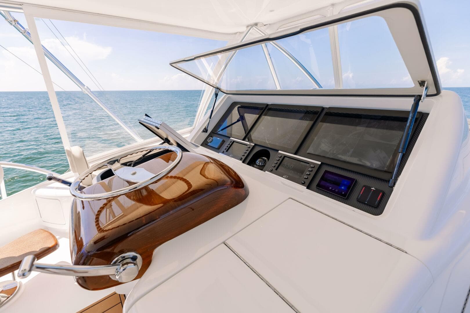 2018 Viking 62 Convertible — photo 32