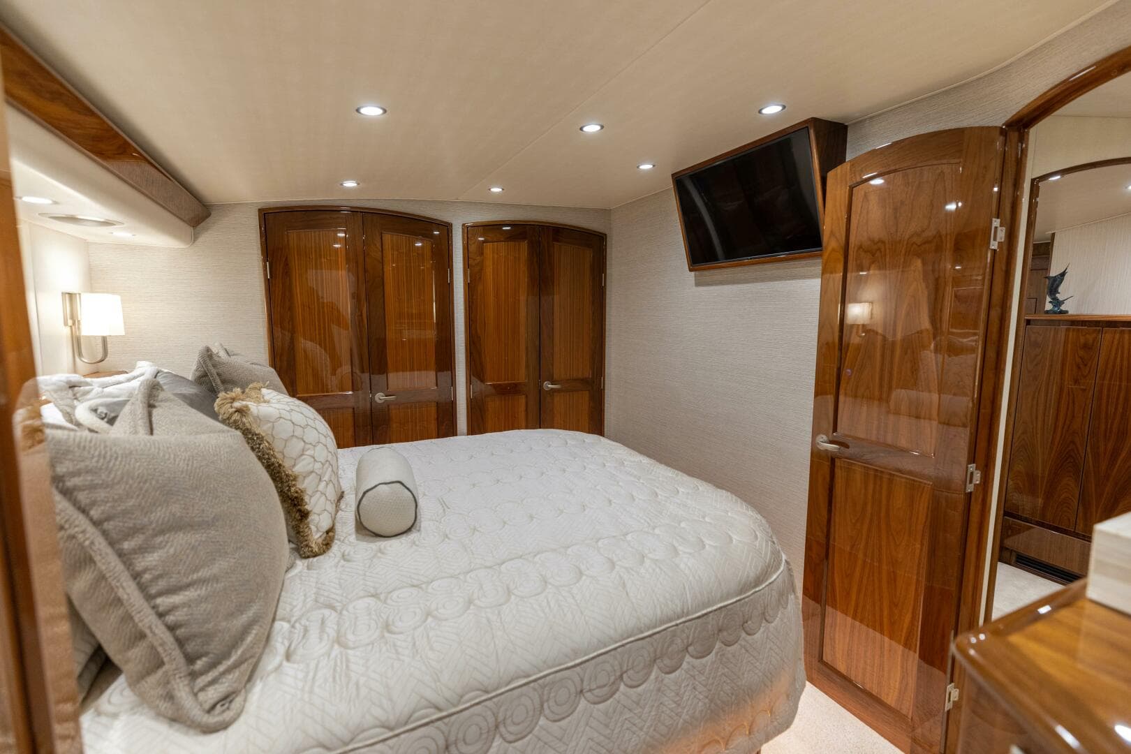 2018 Viking 62 Convertible — photo 13