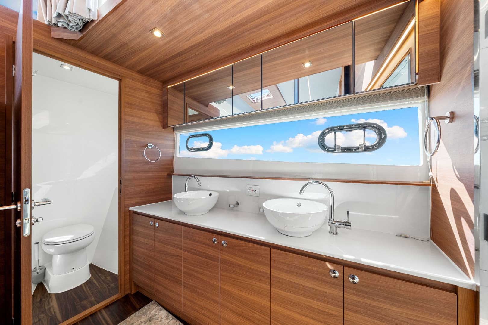 2022 Aquila 54 — photo 98