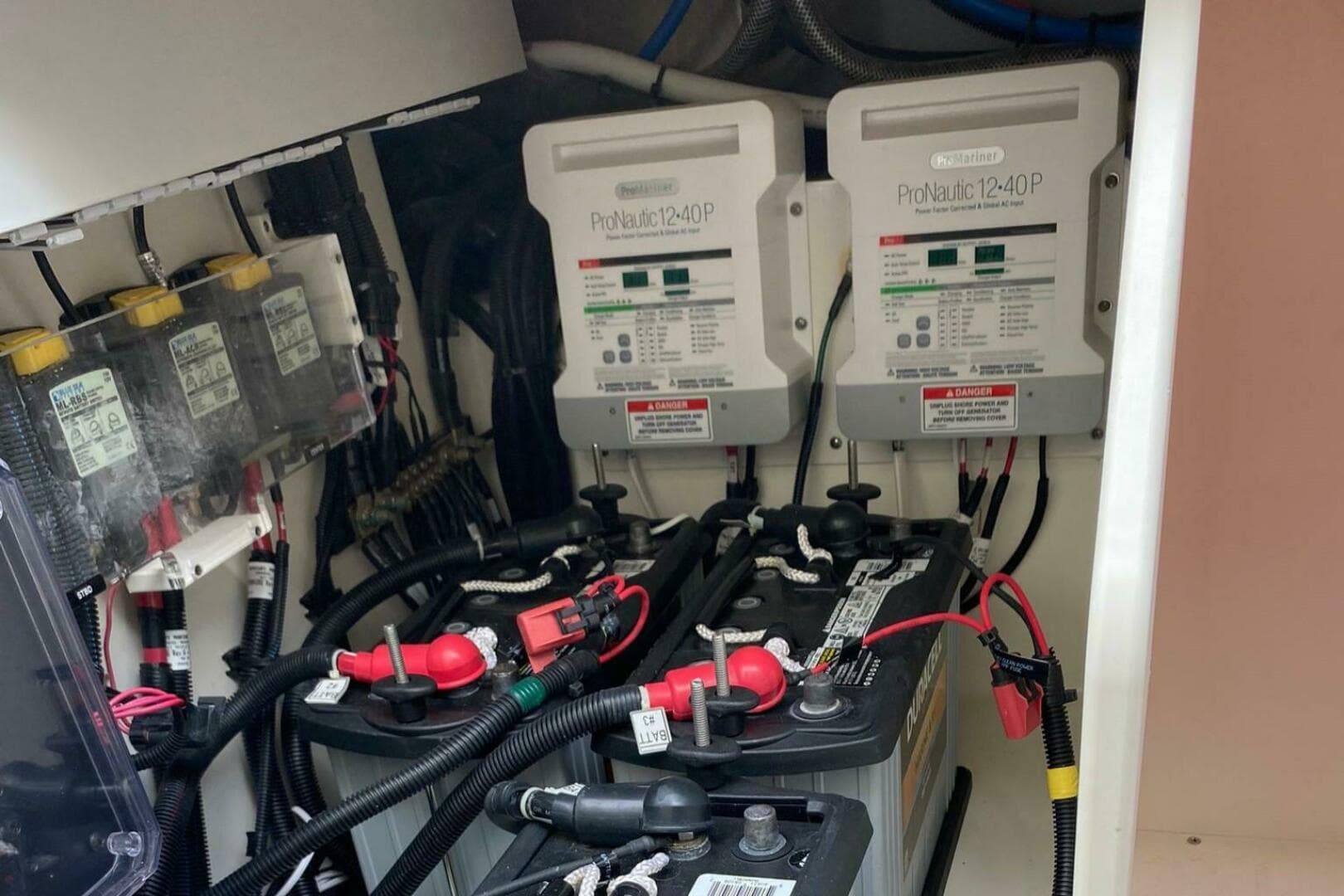 2022 Boston Whaler 405 Conquest — photo 29