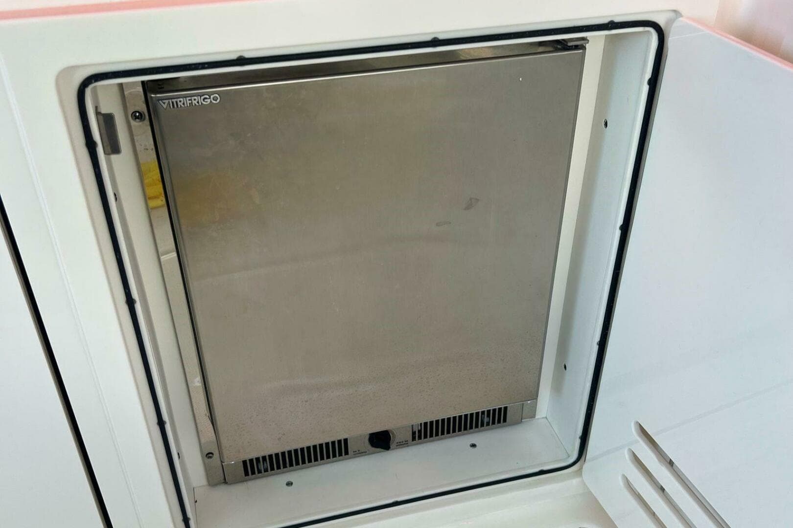 2022 Boston Whaler 405 Conquest — photo 20