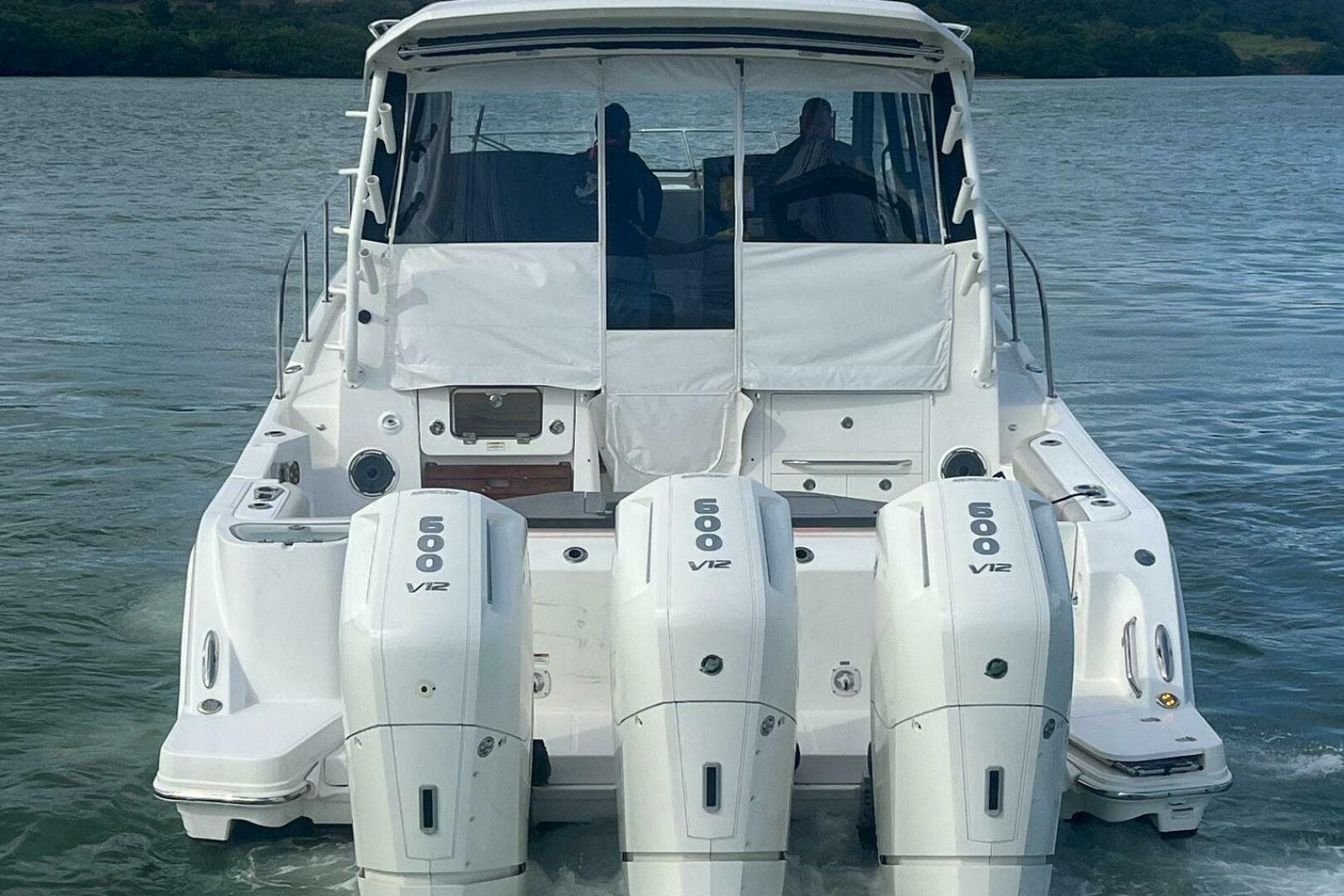 2022 Boston Whaler 405 Conquest — photo 3