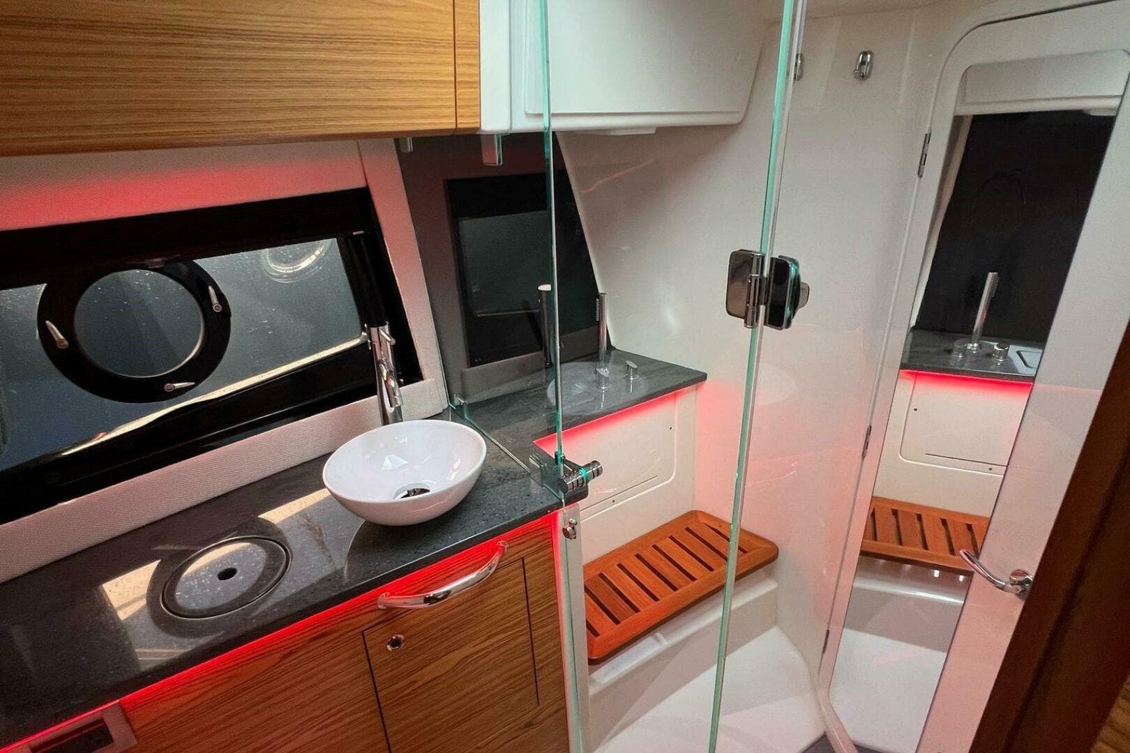 2022 Boston Whaler 405 Conquest — photo 17