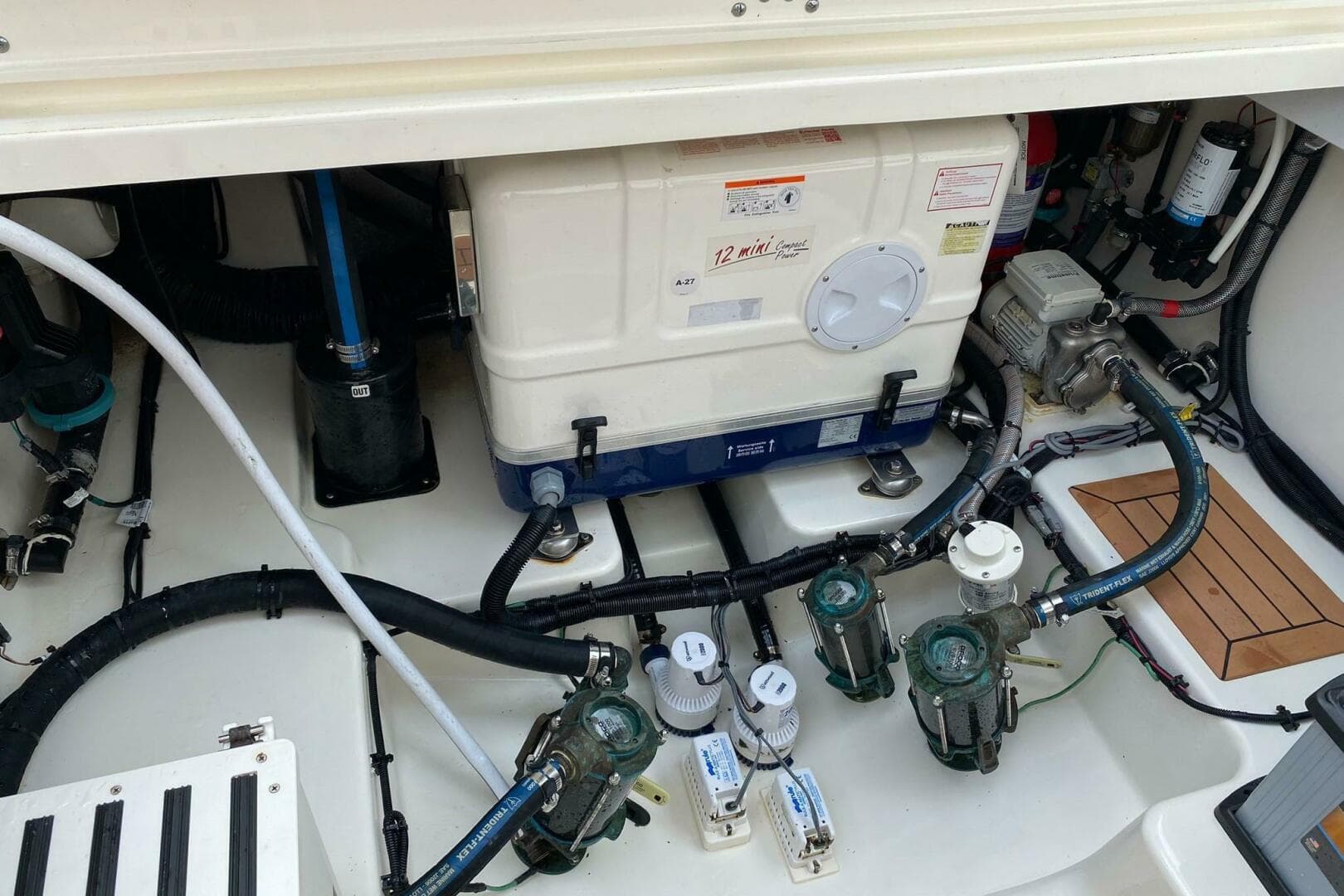 2022 Boston Whaler 405 Conquest — photo 28