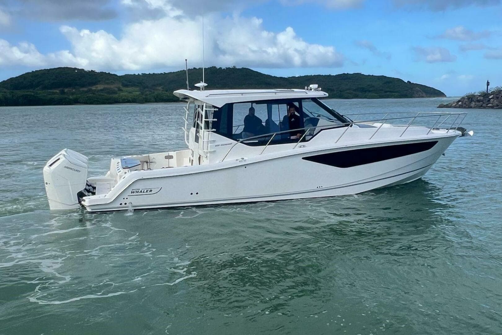 2022 Boston Whaler 405 Conquest — photo 1