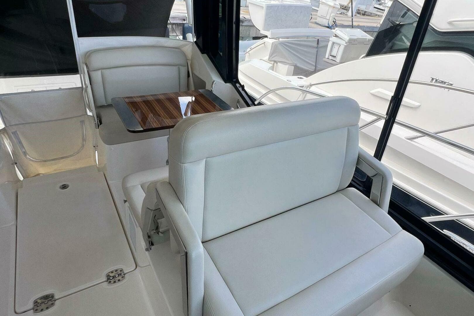 2022 Boston Whaler 405 Conquest — photo 14