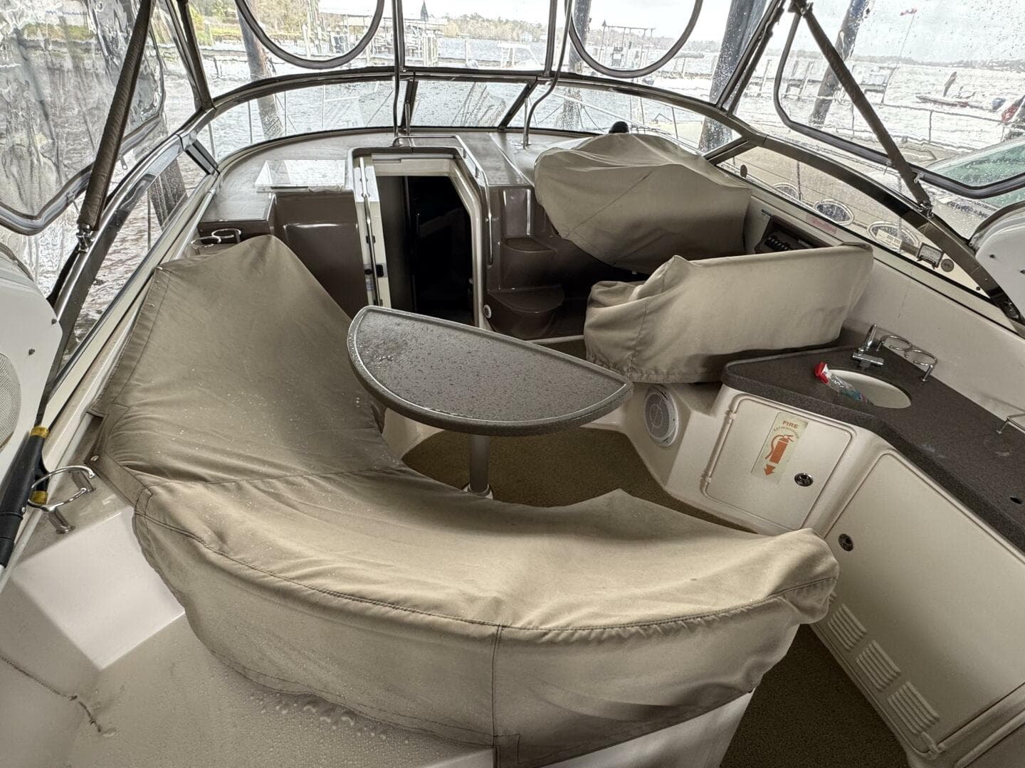 2005 Regal 3560 Commodore — photo 4