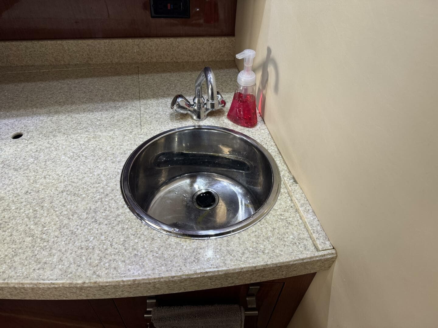 2005 Regal 3560 Commodore — photo 28