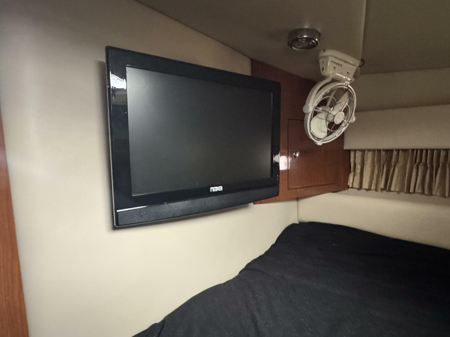 2005 Regal 3560 Commodore — photo 36