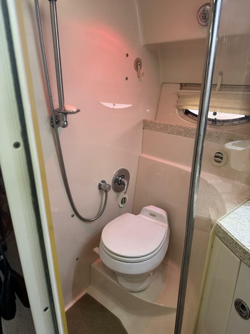 2005 Regal 3560 Commodore — photo 32