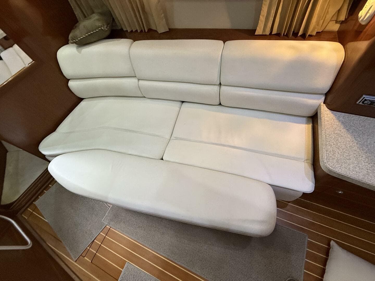 2005 Regal 3560 Commodore — photo 30