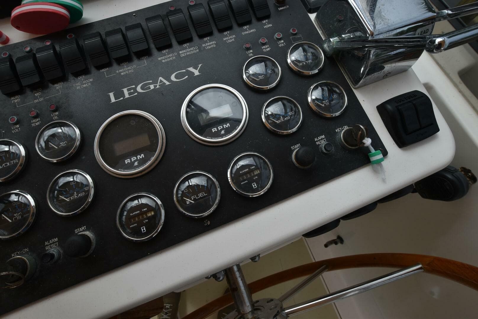 1999 Legacy 34 Express — photo 10