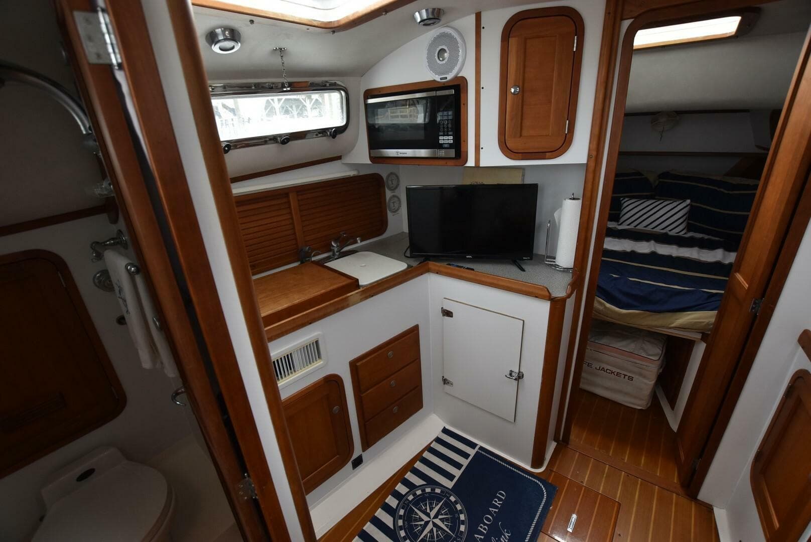 1999 Legacy 34 Express — photo 15