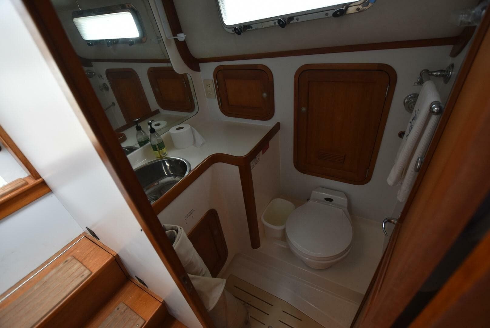 1999 Legacy 34 Express — photo 17