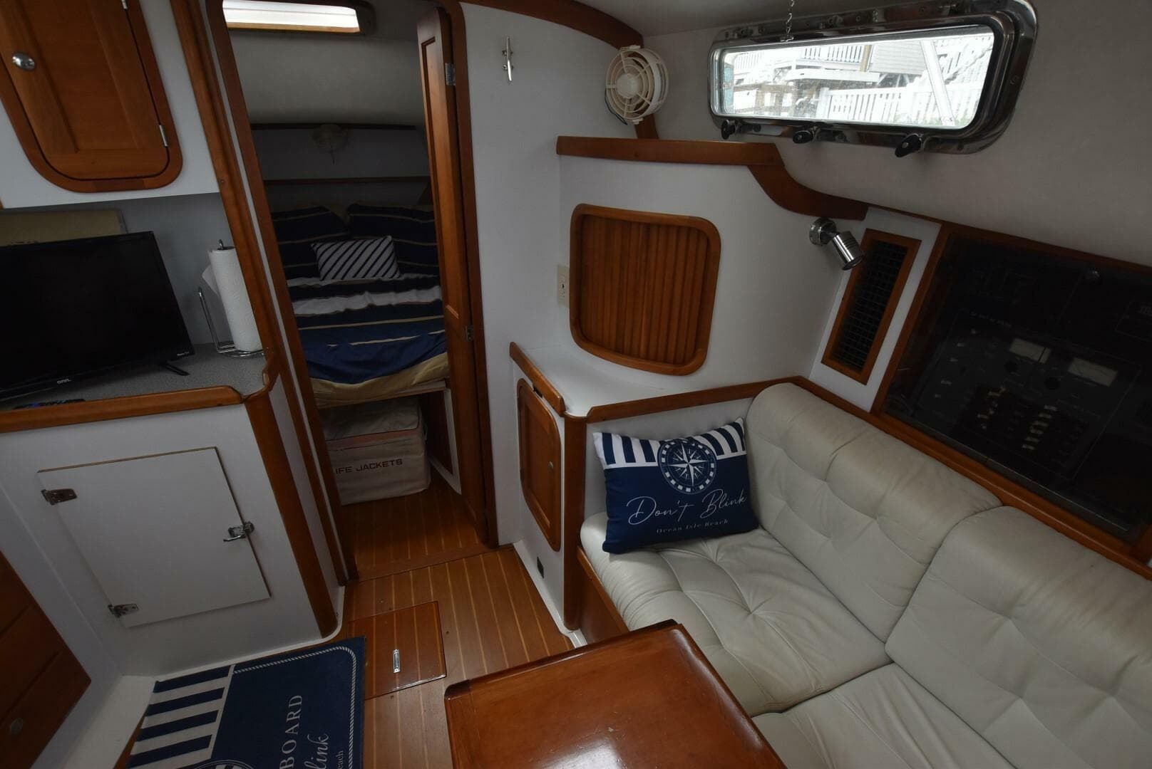 1999 Legacy 34 Express — photo 16