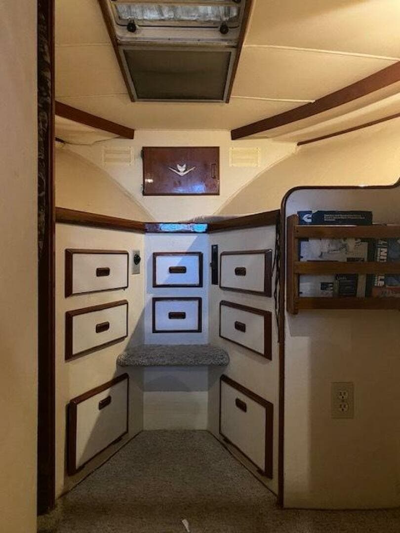 1985 Bertram — photo 33