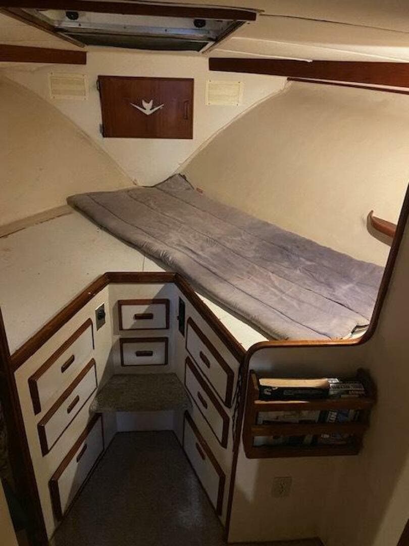 1985 Bertram — photo 34