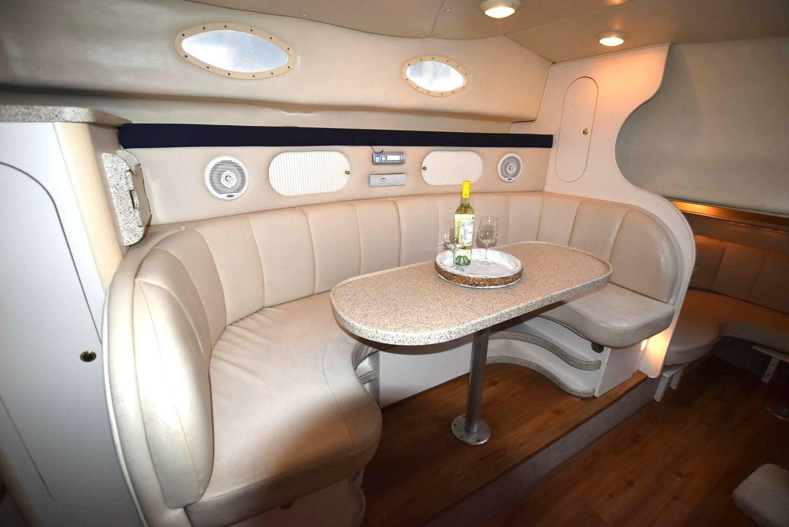 2000 Rinker 342 Fiesta Vee — photo 10