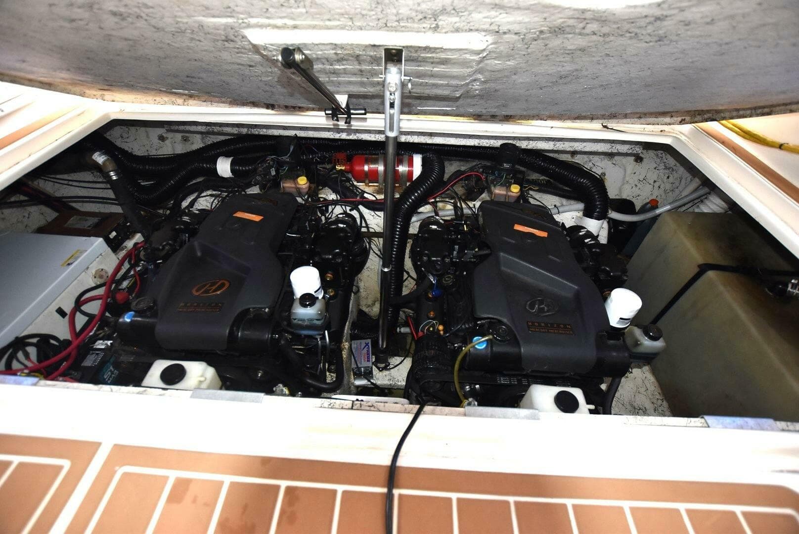 2000 Rinker 342 Fiesta Vee — photo 14