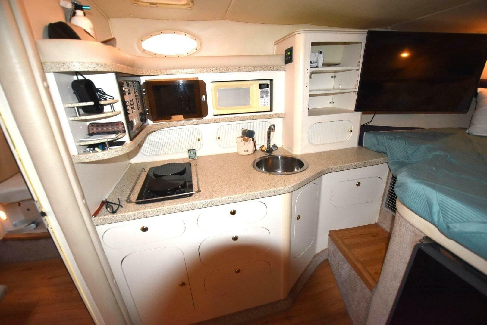 2000 Rinker 342 Fiesta Vee — photo 11