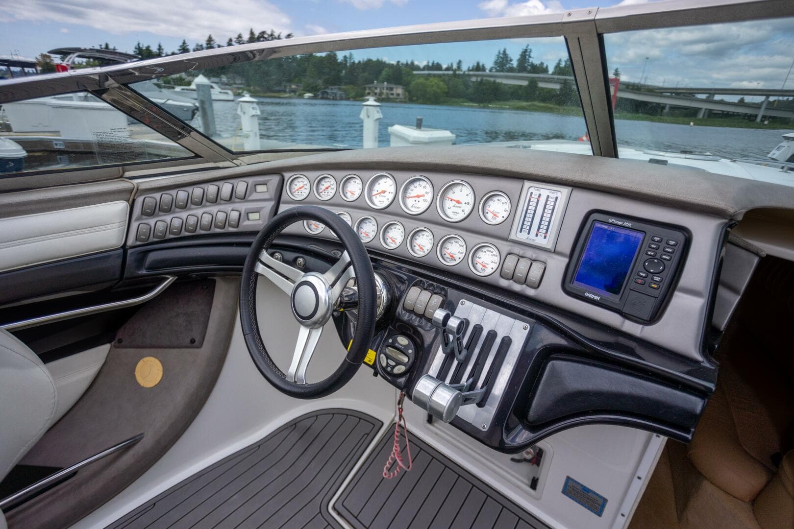 2005 Cobalt 343 — photo 14