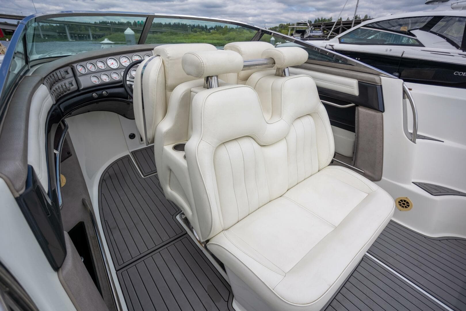 2005 Cobalt 343 — photo 11