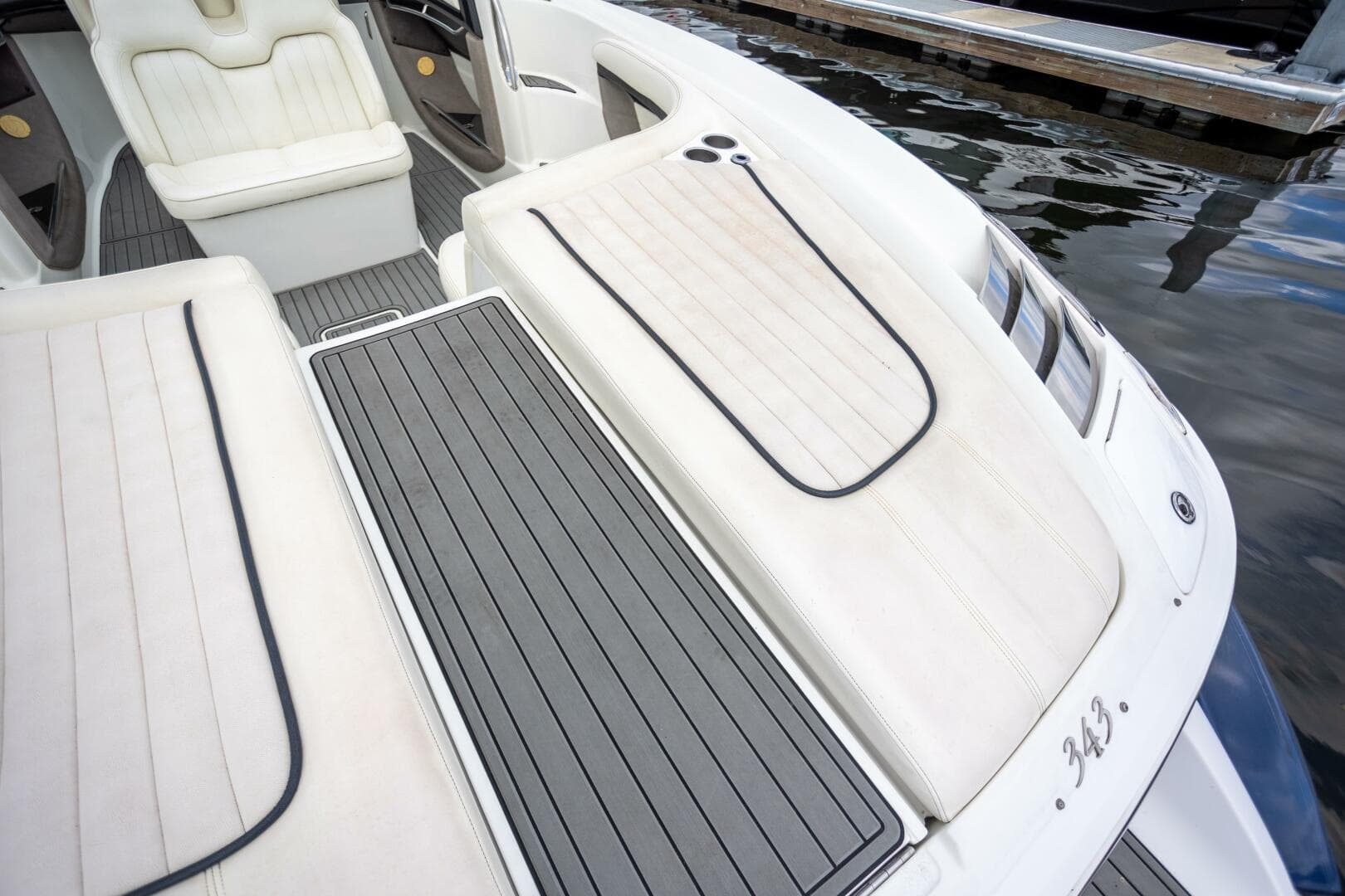 2005 Cobalt 343 — photo 26