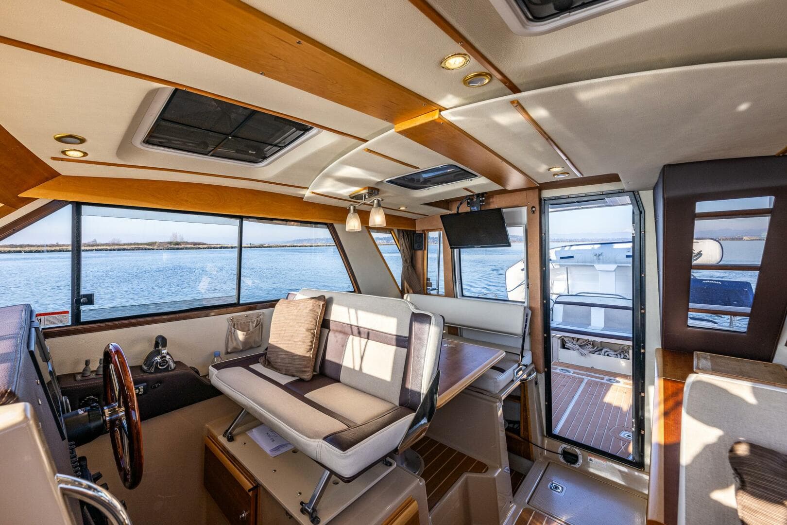 2016 Cutwater 32 Cb — photo 15