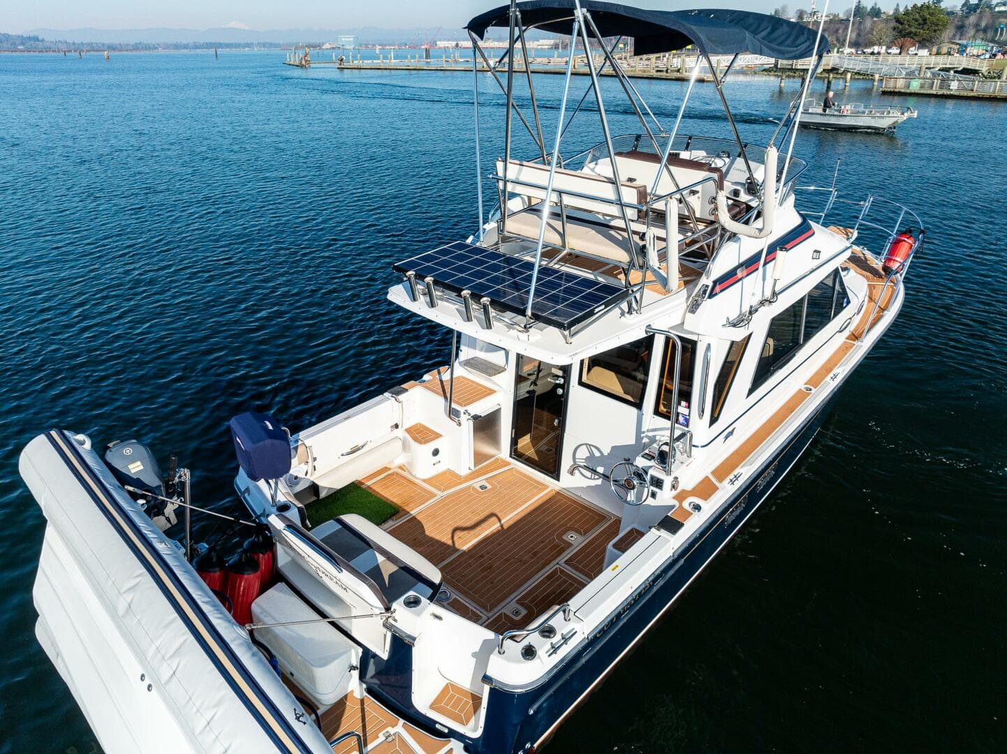 2016 Cutwater 32 Cb — photo 8