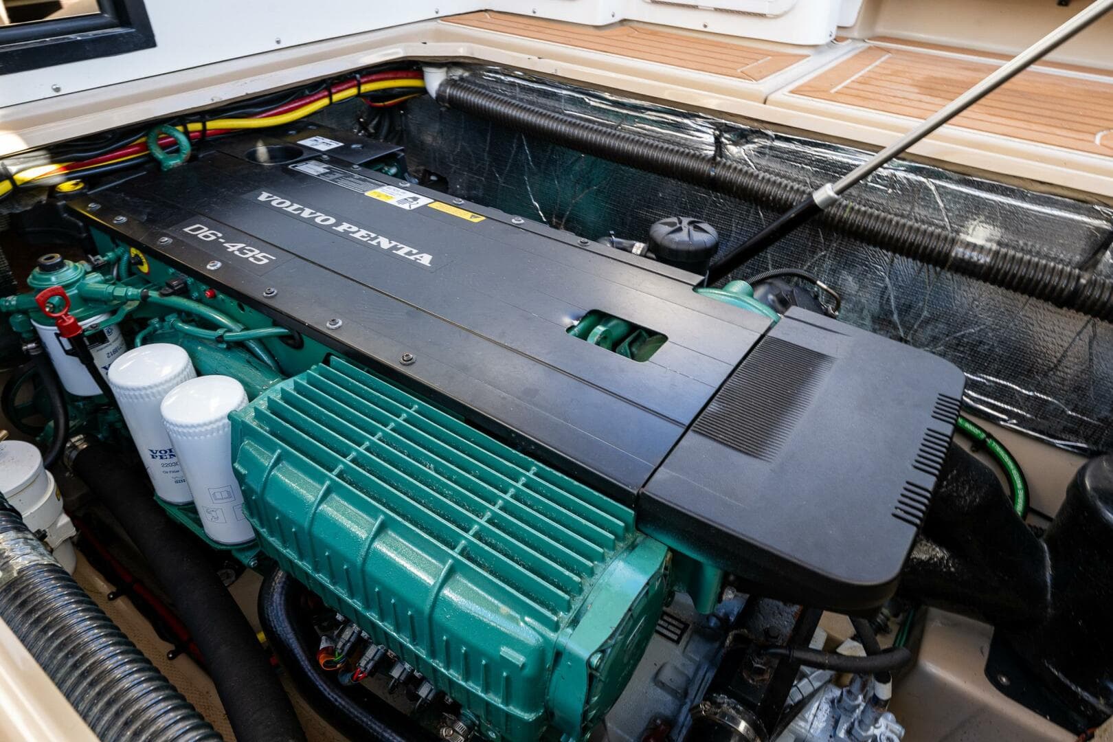 2016 Cutwater 32 Cb — photo 24